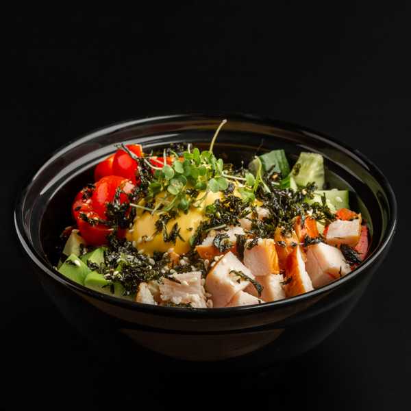 Поке с курицей с соусом  Чеддар